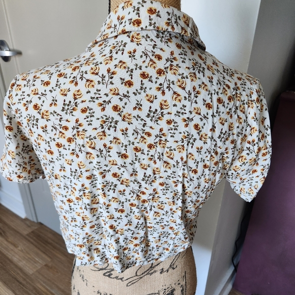 Floral Buttonup - Picture 3 of 3
